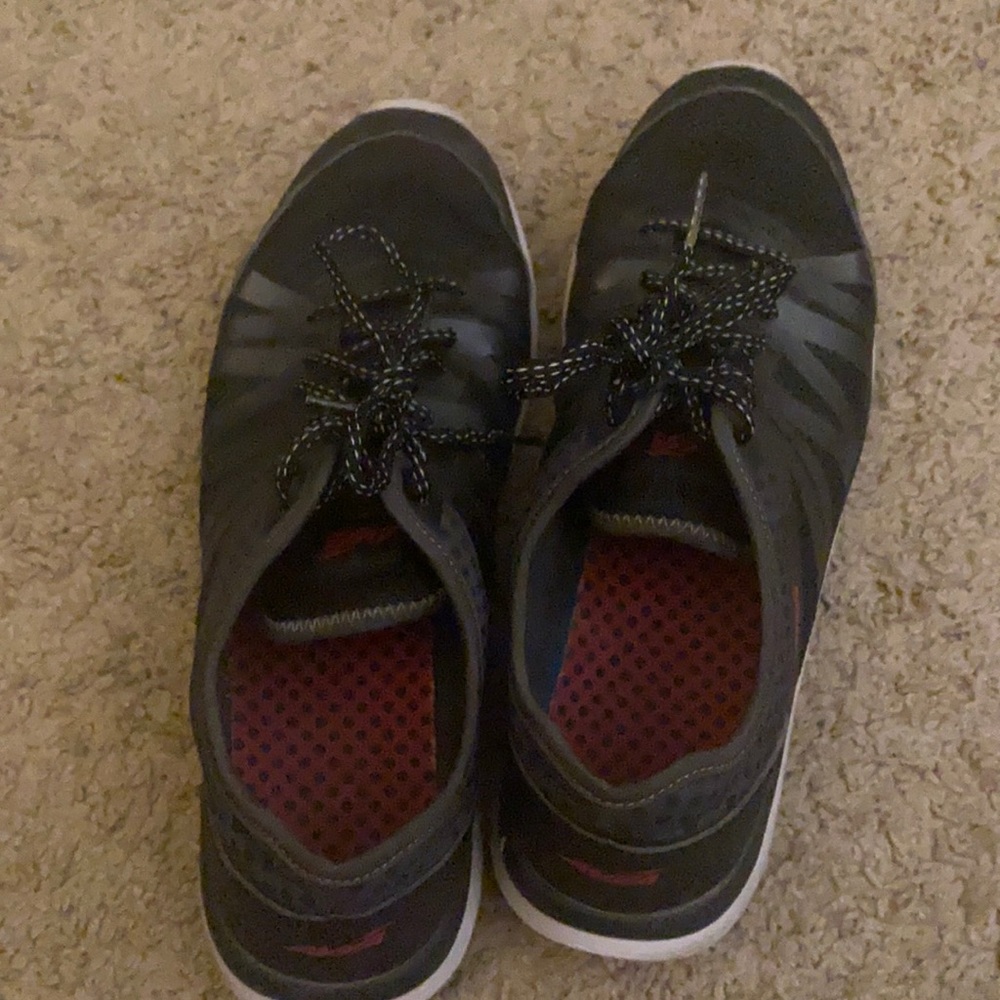 Avía Women’s size 11 US shoes